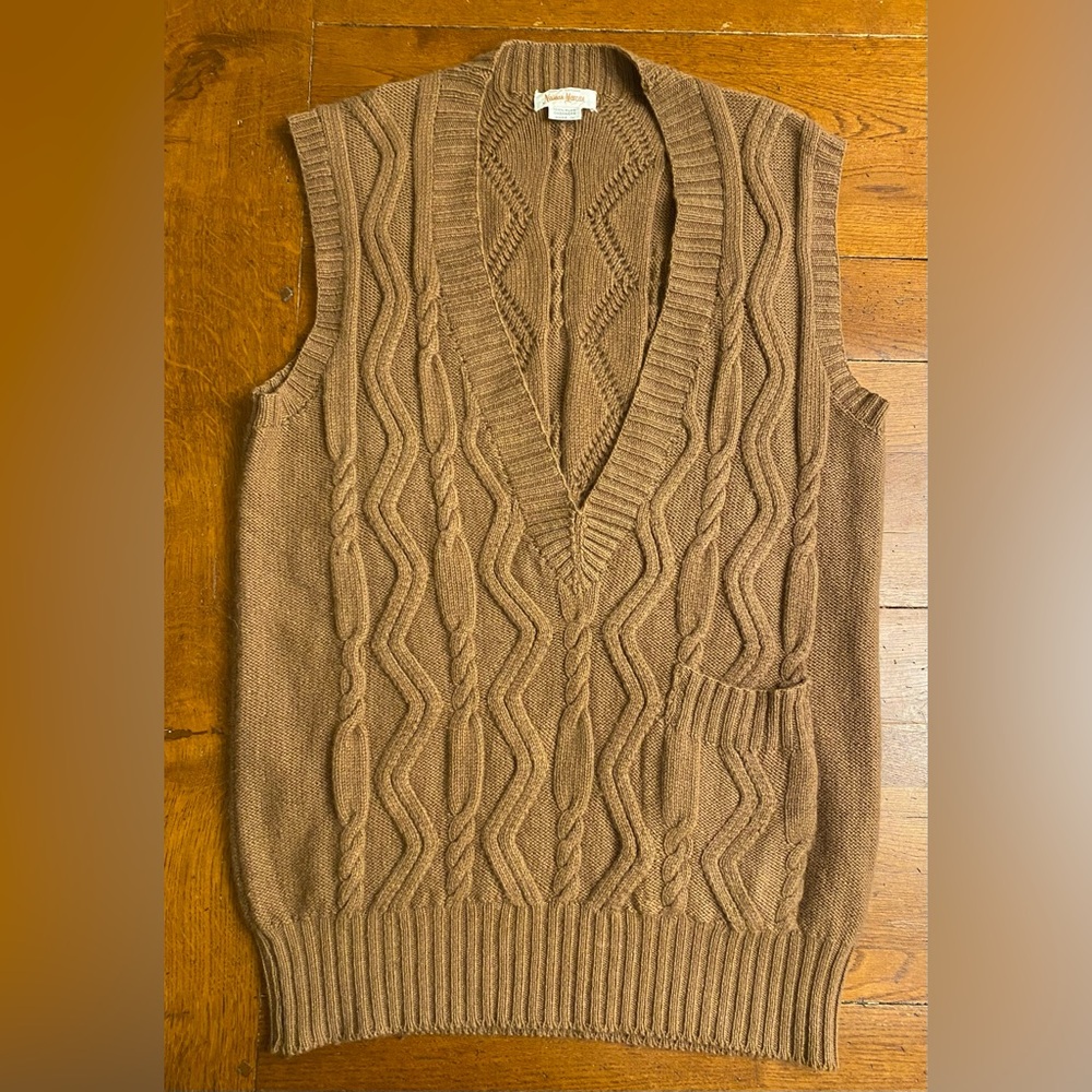 VTG Cashmere 100% Neiman Marcus V-Neck Cable Knit Sweater Camel Tan Scotland - Picture 1 of 9